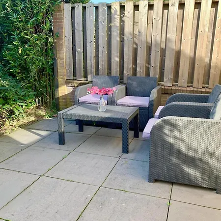 Vakantiehuis Renovated With Garden *