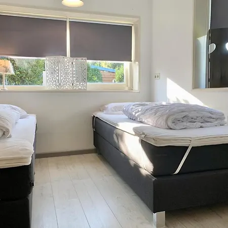 Vakantiehuis Renovated With Garden