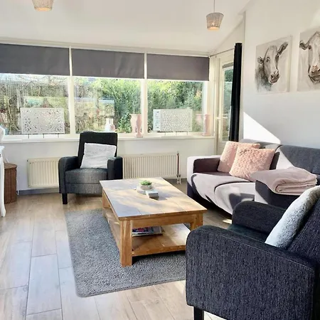 Vakantiehuis Renovated With Garden