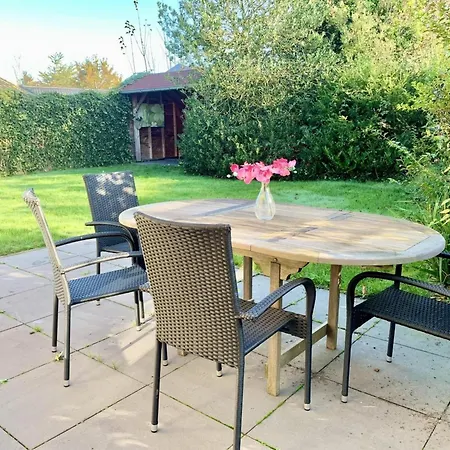 Renovated With Garden Vakantiehuis