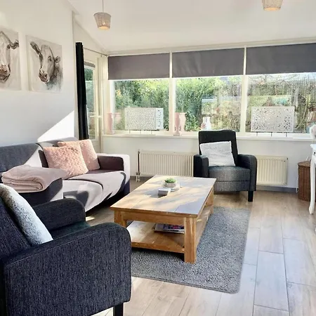 Vakantiehuis Renovated With Garden Sint Maartensvlotbrug