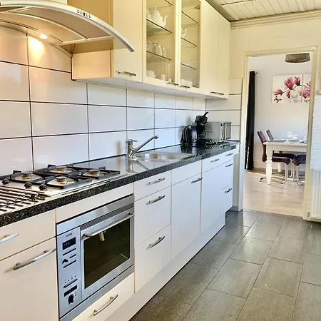 Vakantiehuis Renovated With Garden *