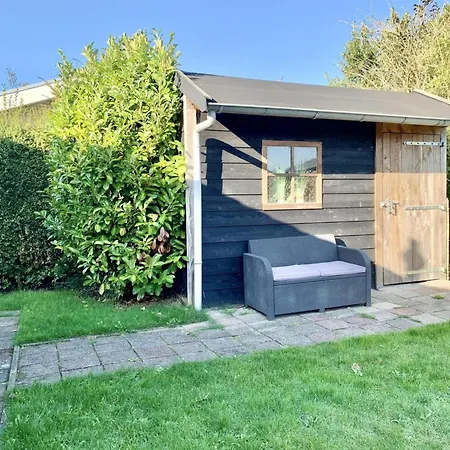 Semesterbostad Renovated With Garden Sint Maartensvlotbrug