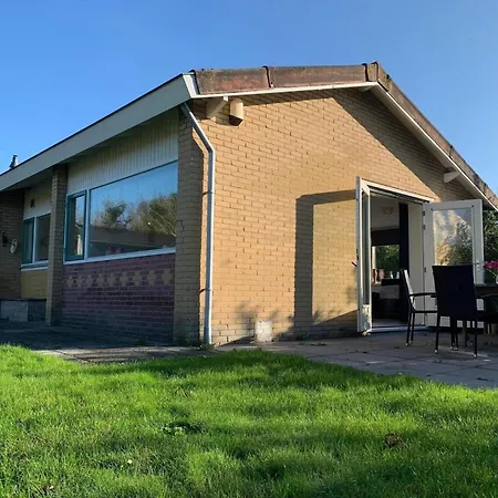 Semesterbostad Renovated With Garden Sint Maartensvlotbrug