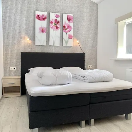 Renovated With Garden Semesterbostad *