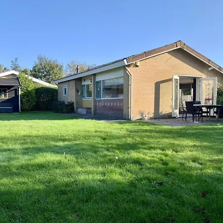Semesterbostad Renovated With Garden Sint Maartensvlotbrug